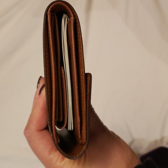 LV Medium International Wallet - Picture 10 of 12